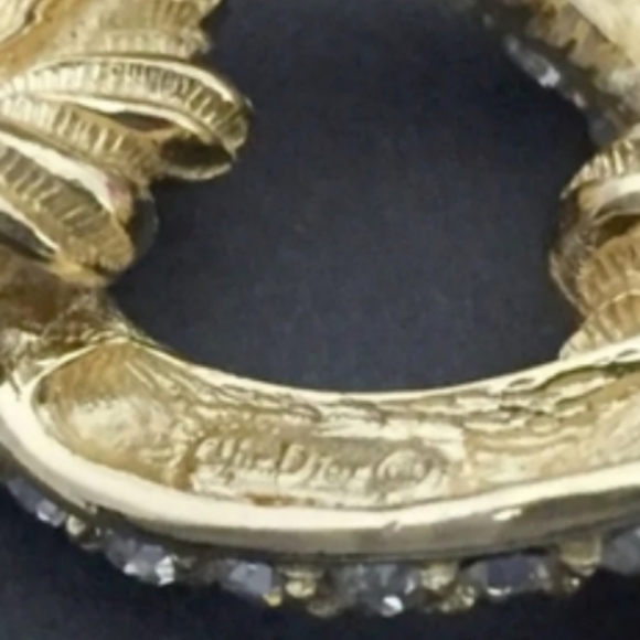 CHRISTIANE DIOR RHINESTONE GOLD TONE BROOCH - Picture 10 of 11